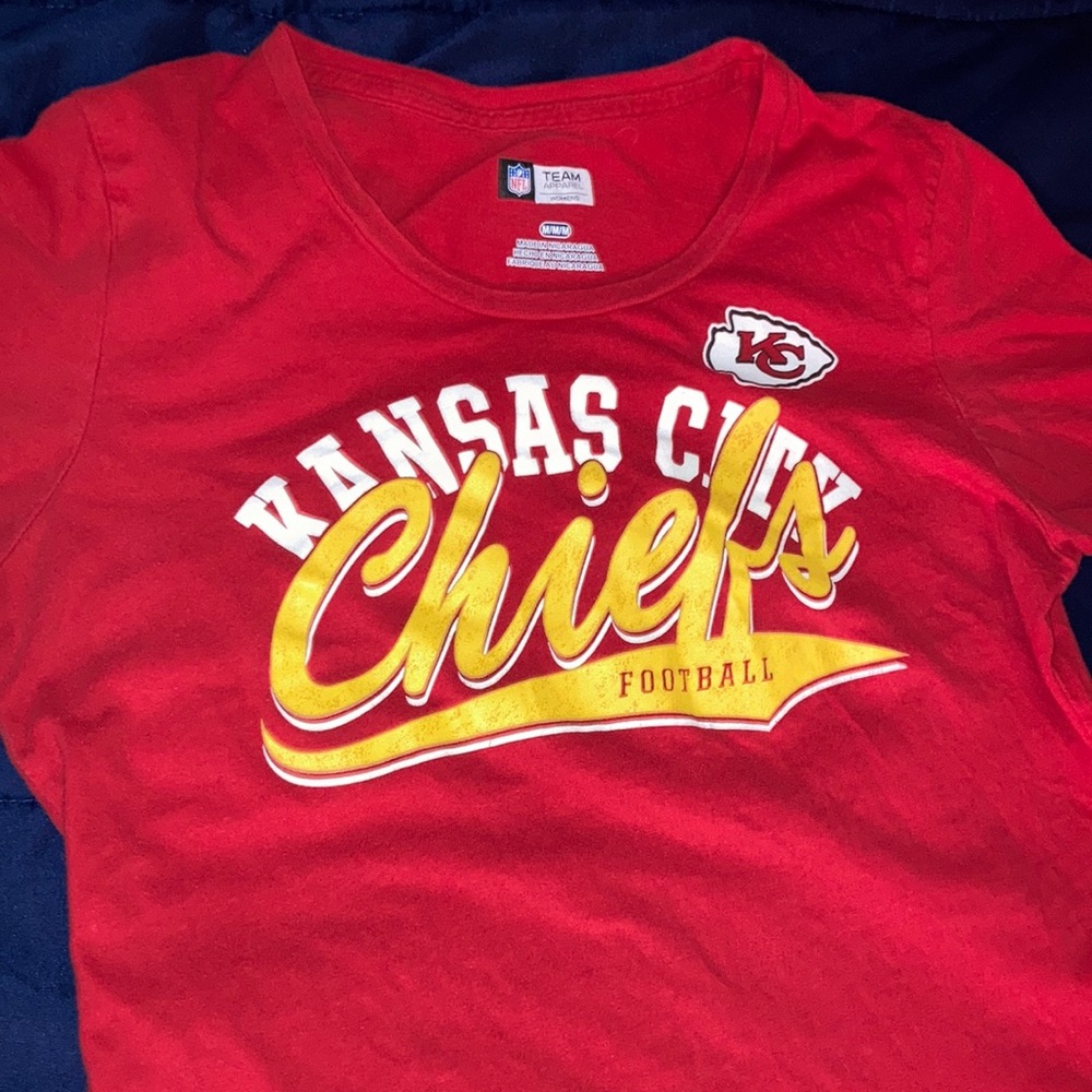 NFL Kansas City Chiefs shirt!❤️🤍